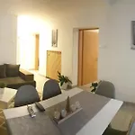شقة Mistel